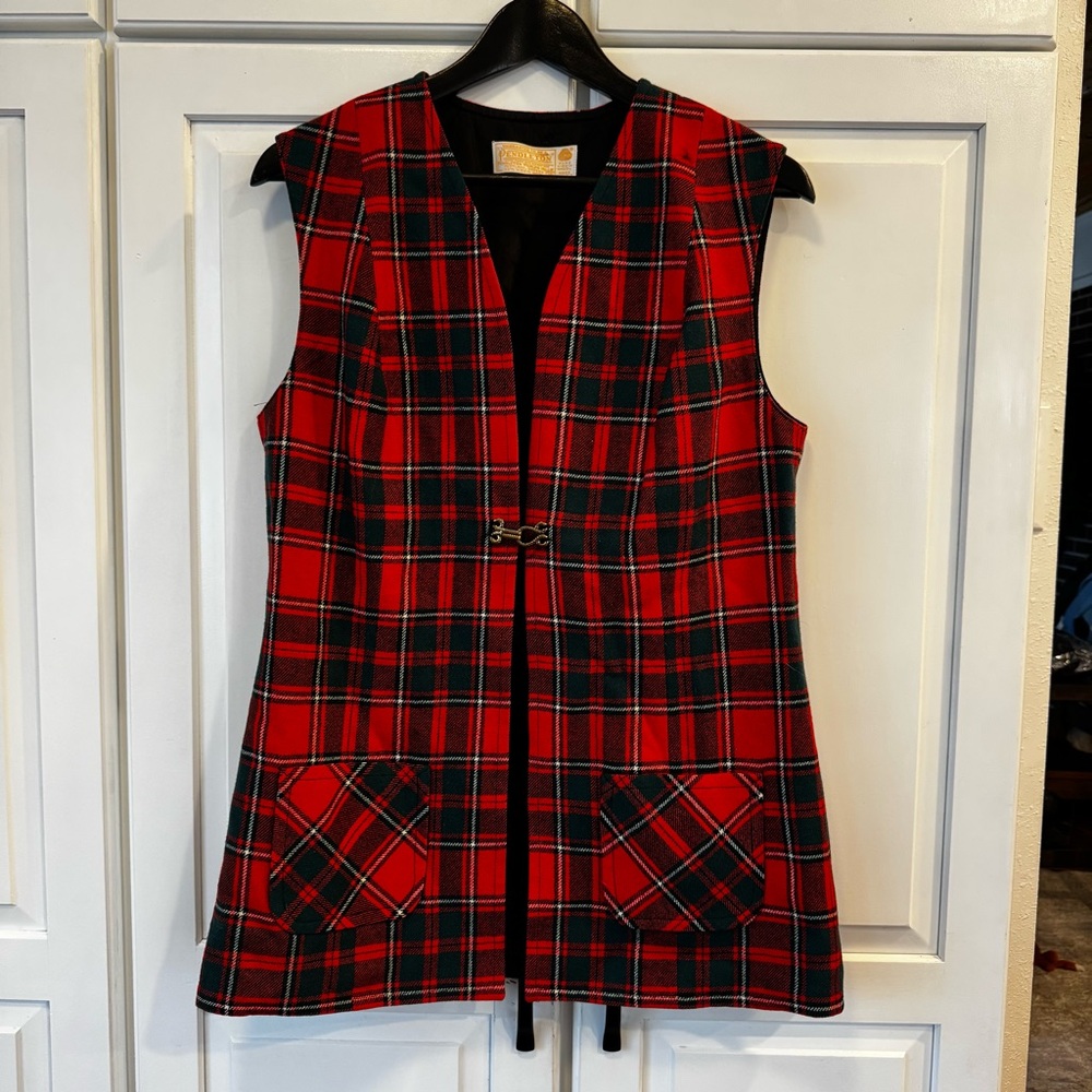 Vintage Pendleton 100% Wool Plaid Vest‎ Red Tartan Sleeveless Lined. Approx S/M